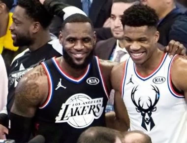 Εγκώμια Λεμπρόν προς Αντετοκούνμπο: «Αγαπώ τα πάντα σε σένα» (βίντεο)